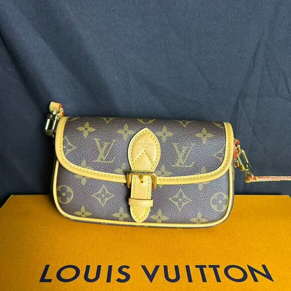Louis Vuitton diane nano - Picture 1 of 13